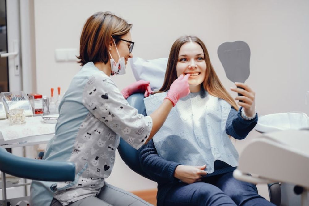 What Does a Cosmetic Dentist Do? A Complete Guide to Smile Enhancement
